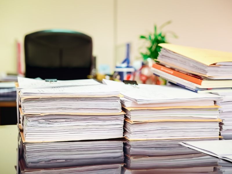 close-up-pile-of-unfinished-business-documents-on-office-desk-stack-of-business-paper