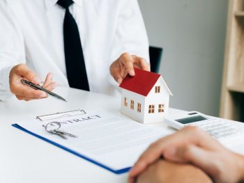 home-agents-are-sending-pens-to-customers-signing-a-contract-to-buy-a-new-home